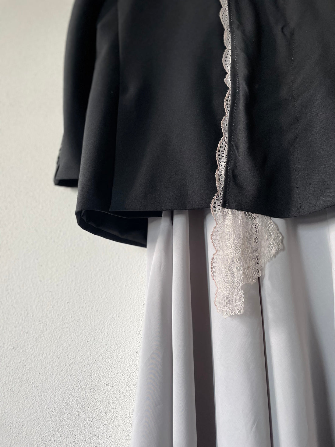 Ti spiego perché i capi di Vestocircolare handmade sono unici: dal deadstock al tuo armadio