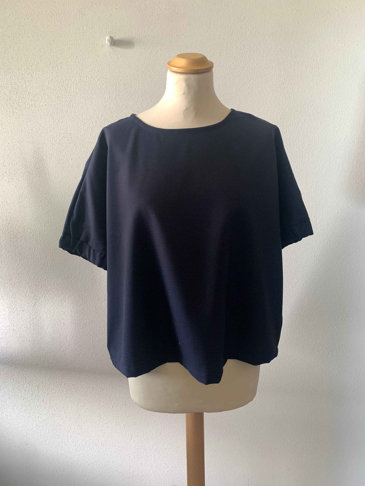 Bianca_ la blusa handmade in fresco lana deadstock