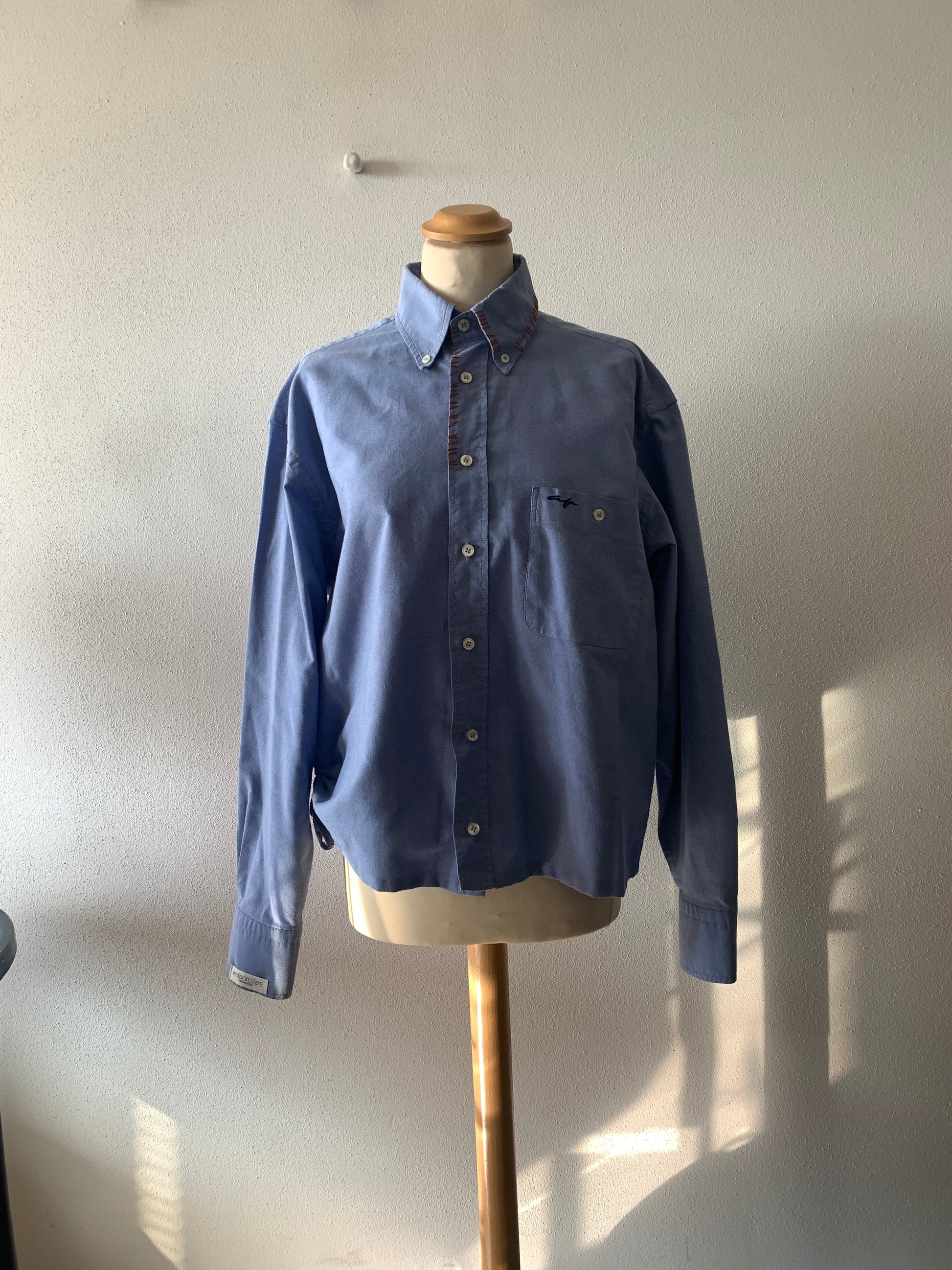 Camicia sostenibile donna con vestibilità comoda elegante e dettagli artigianali handmade