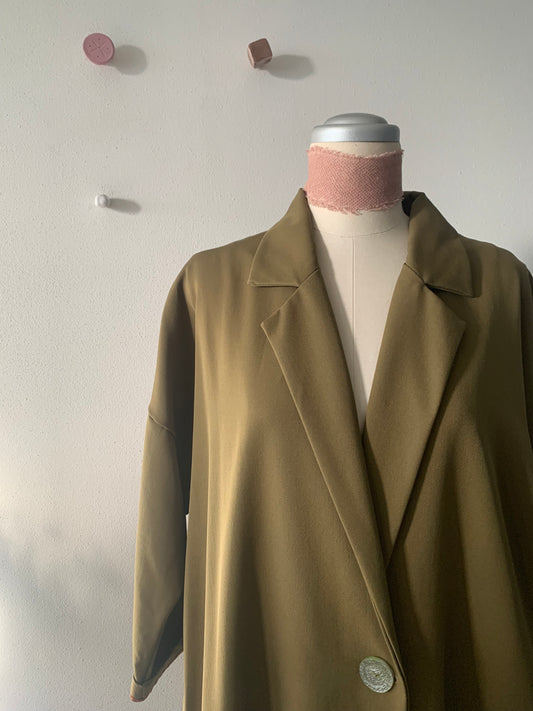 Levante - Il cappotto over sartoriale in lana tecnica color olio