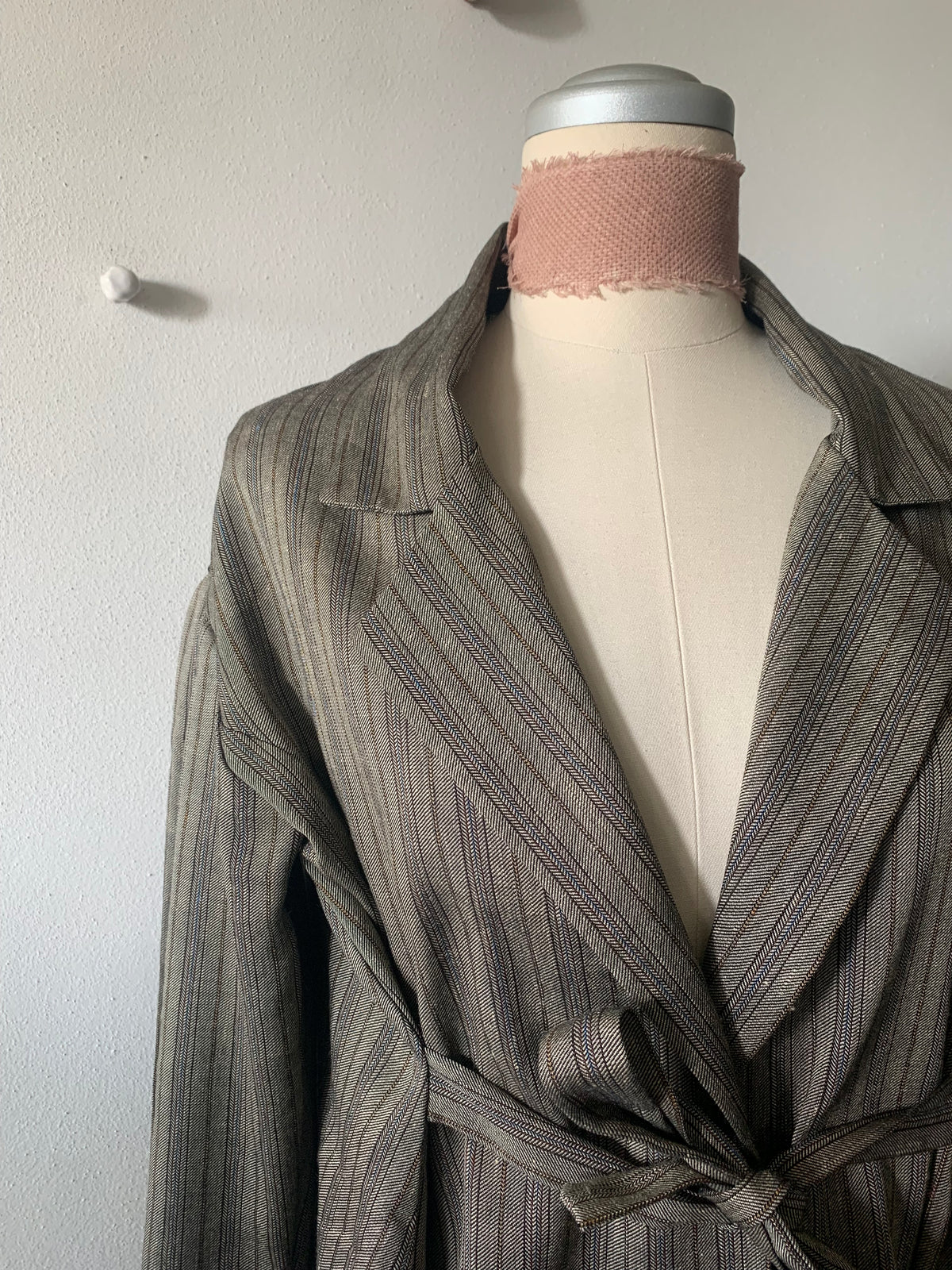 Odabella - la giacca dei gigli intrecciati in lino gessato deadstock