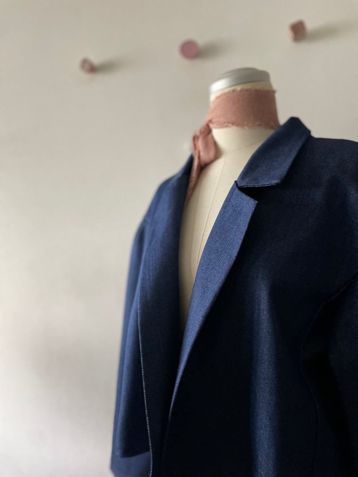 Odabella - la giacca dei gigli intrecciati in denim strutturato deadstock