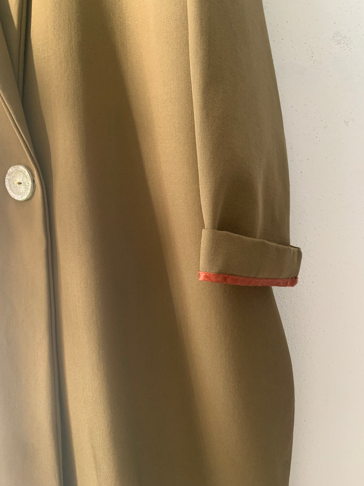 Levante - Il cappotto over sartoriale in lana tecnica color olio