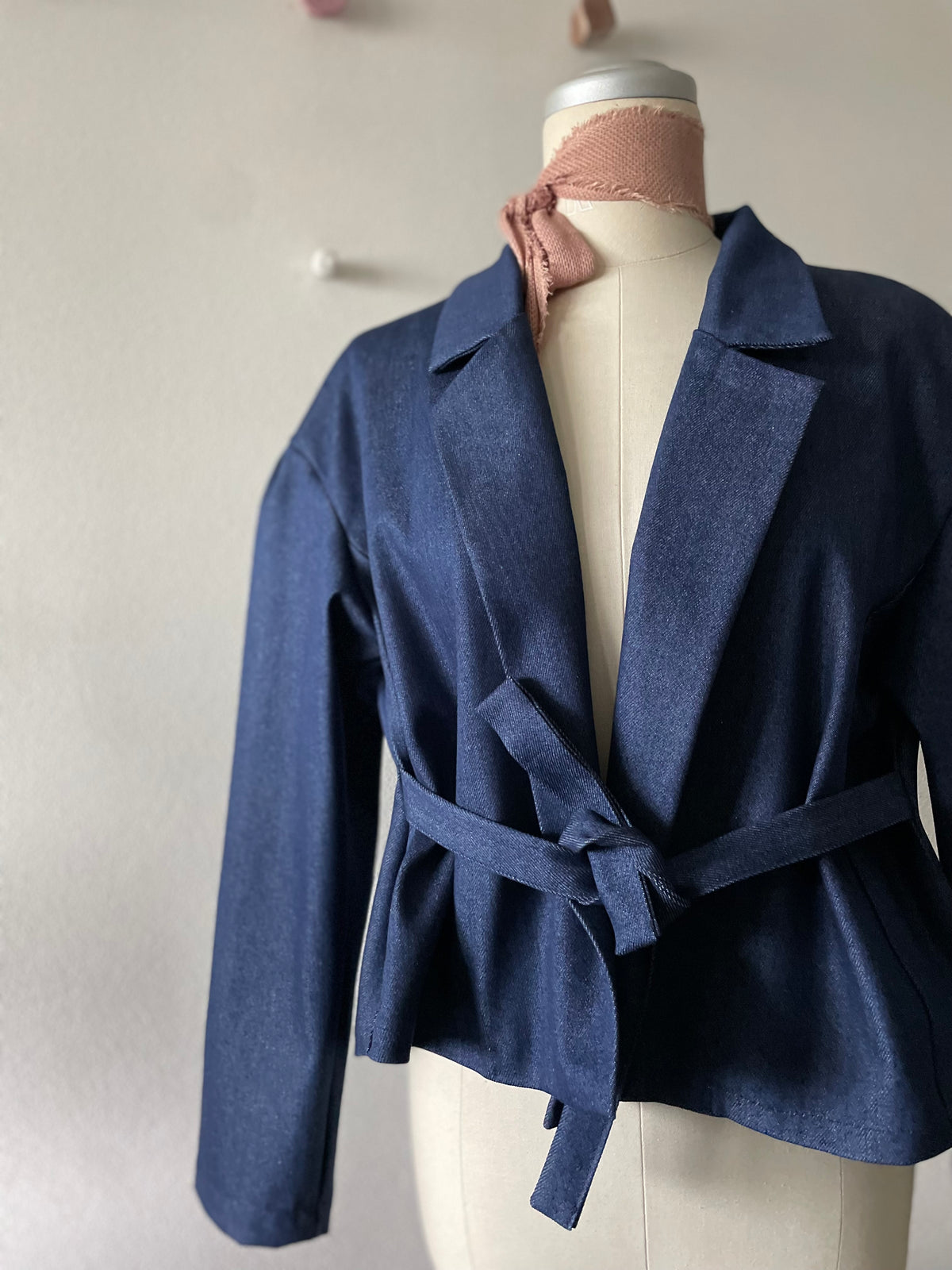 Odabella - la giacca dei gigli intrecciati in denim strutturato deadstock