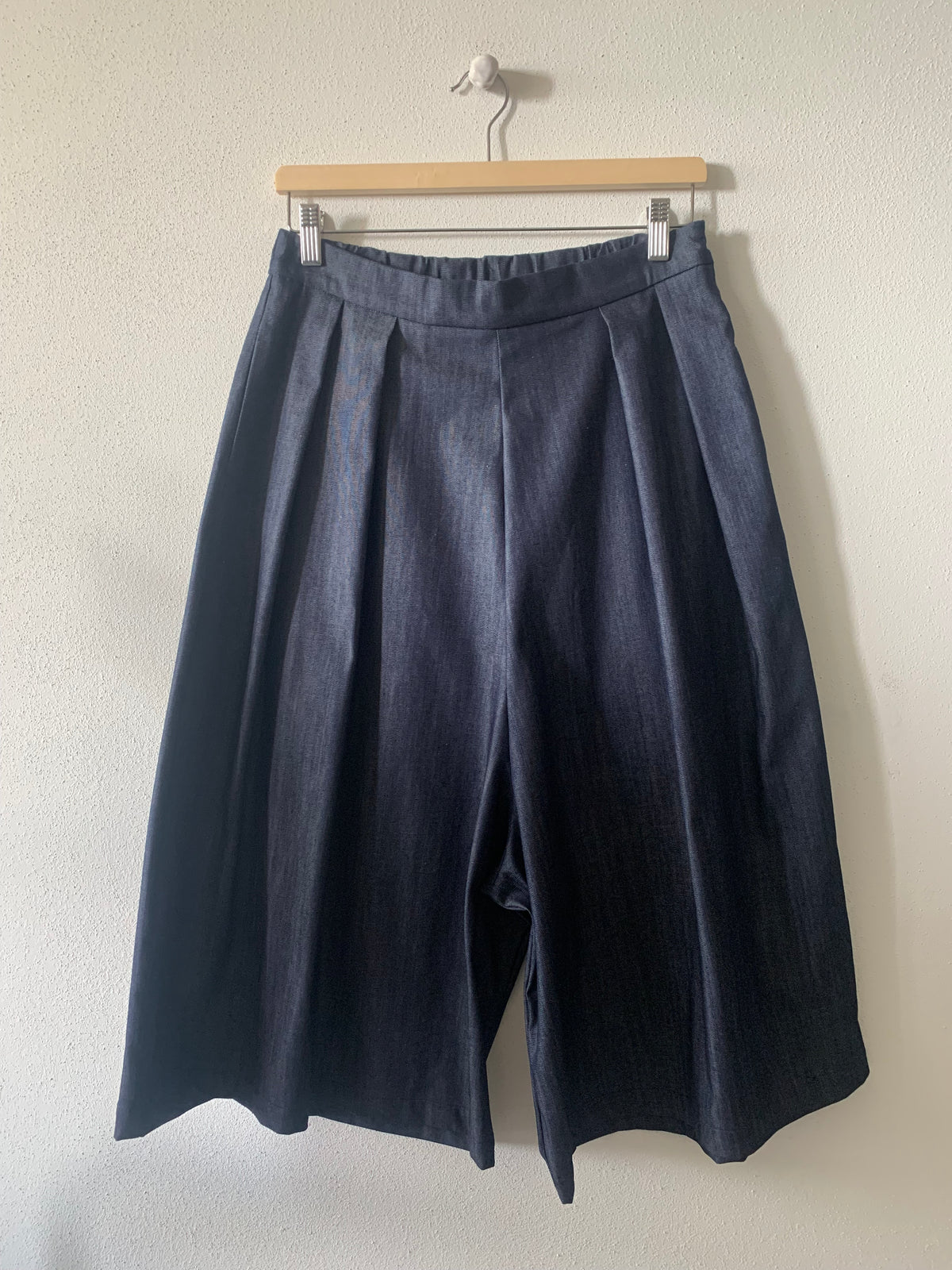 Elsa – gonna pantalone sartoriale in denim deadstock
