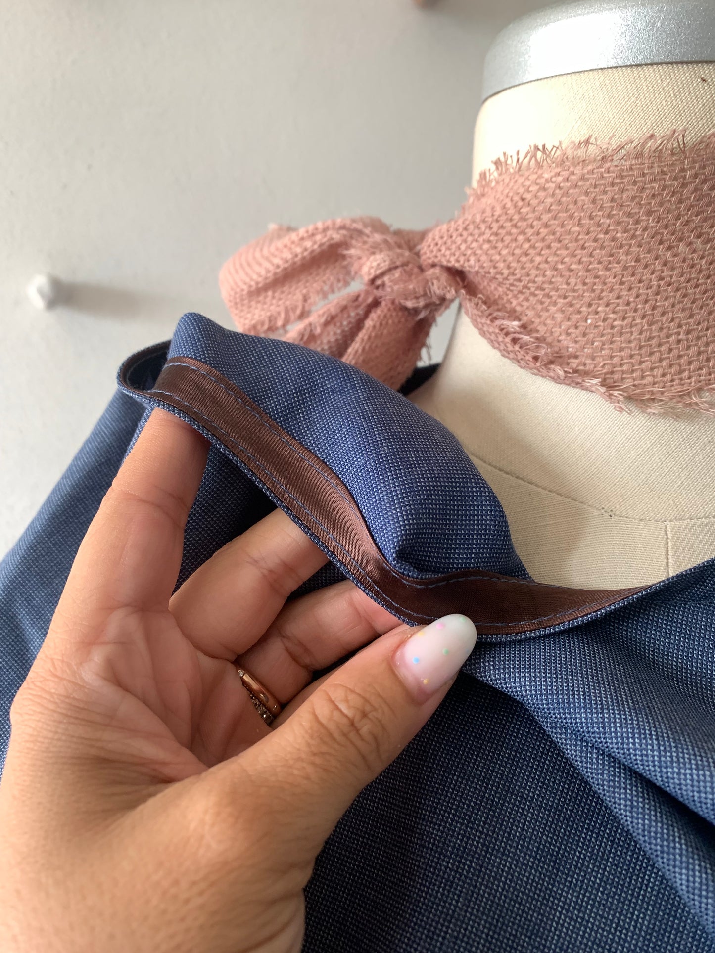 Bianca_ la blusa sartoriale in fresco lana deadstock