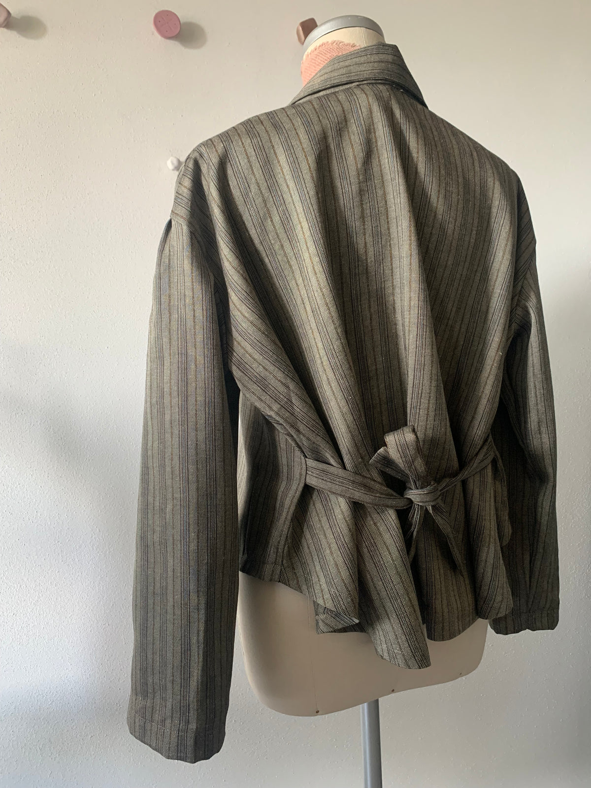 Odabella - la giacca dei gigli intrecciati in lino gessato deadstock