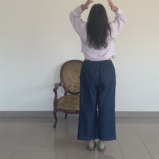 Outfit con camicia reworked donna e pantaloni eleganti comodi Vestocircolare